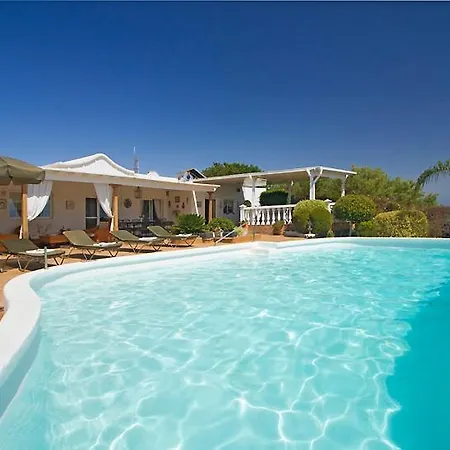Casa Blanca Mojones - 3 Bedroom Family - Great Pool Area - Sea Views - Wifi * Puerto del Carmen (Lanzarote)