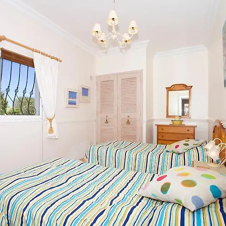 Casa Blanca Mojones - 3 Bedroom Family - Great Pool Area - Sea Views - Wifi * Puerto del Carmen (Lanzarote)