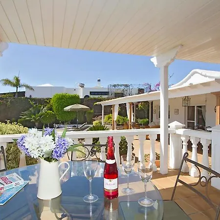 Villa Casa Blanca Mojones - 3 Bedroom Family - Great Pool Area - Sea Views - Wifi Puerto del Carmen (Lanzarote)