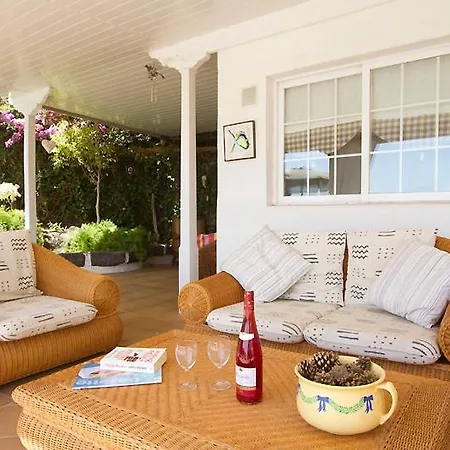 Casa Blanca Mojones - 3 Bedroom Family - Great Pool Area - Sea Views - Wifi Puerto del Carmen (Lanzarote)